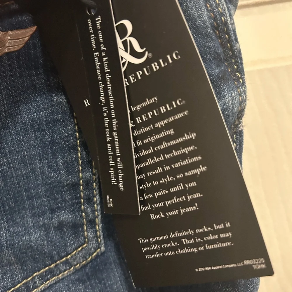 Rock & Republic Mid Rise Bermuda Denim Shorts - size 10 - Picture 5 of 16